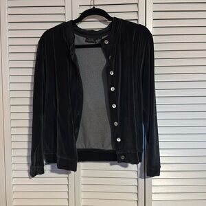 A black Valore button top